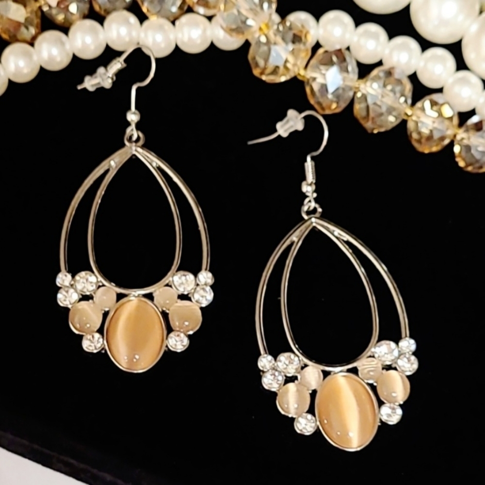 NWT Peach Crystal Oval Silver Drop Earrings